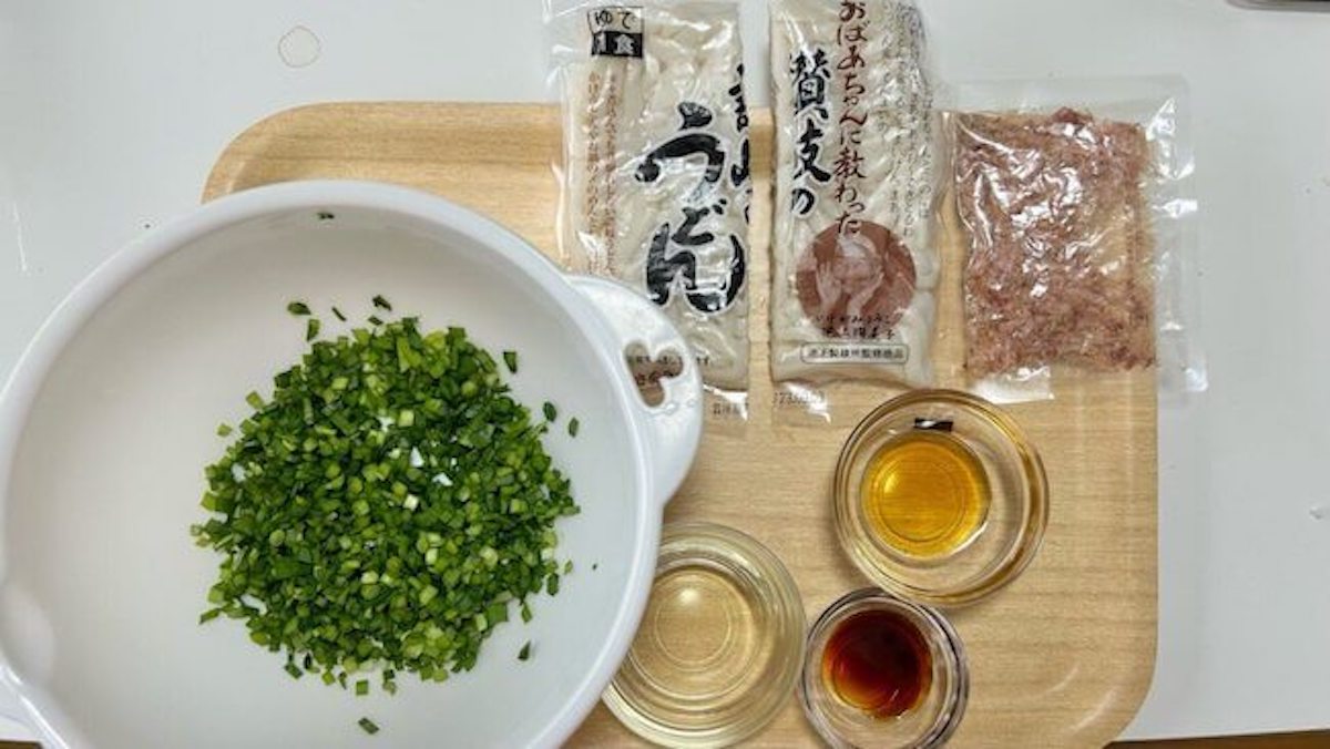 【にらだけ】絶品レシピ！　ニラとごま油の濃厚な香りに胃袋キュー【にらだけ炒めうどん】の画像3