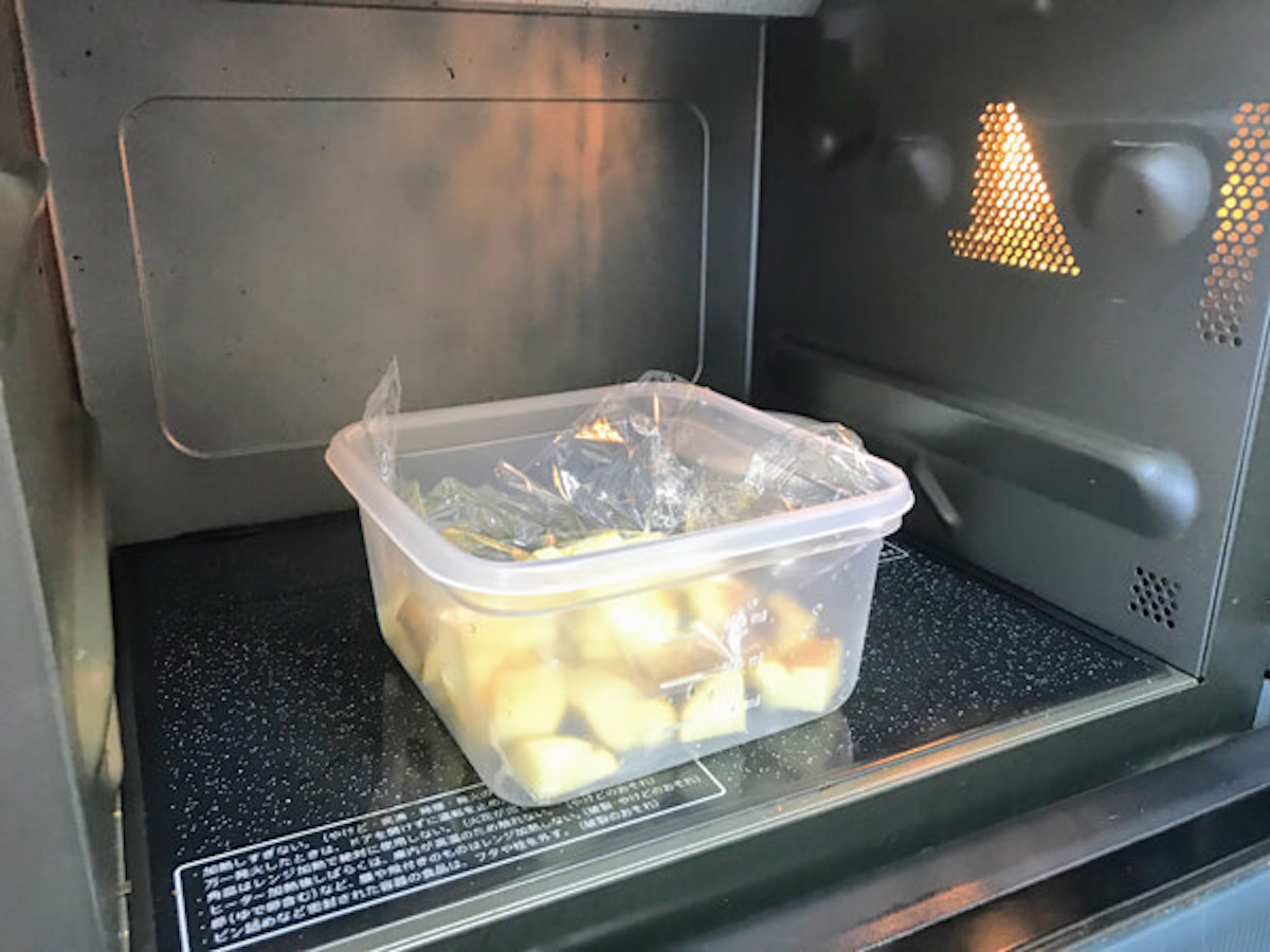 【皮付きイモをレンチンしただけ】家族が爆食、「ジャガイモのオーロラソース和え」レシピの画像4