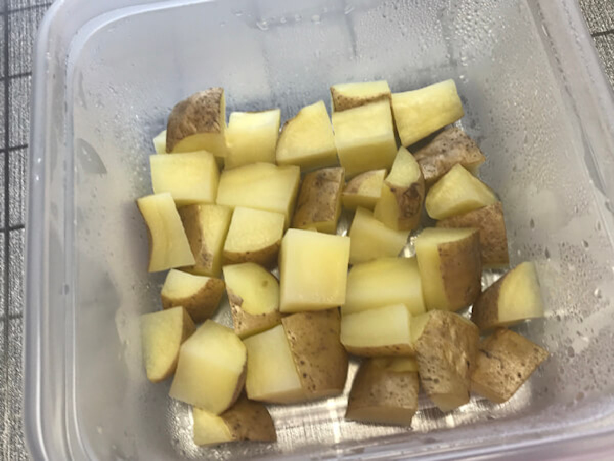 【皮付きイモをレンチンしただけ】家族が爆食、「ジャガイモのオーロラソース和え」レシピの画像5