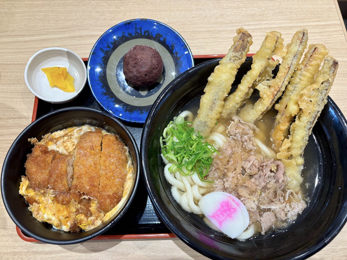 【資さんうどん】関東4店舗目、足立鹿浜店の待ち時間は？　人気看板メニューと気になるアレ、食べて来た！の画像6