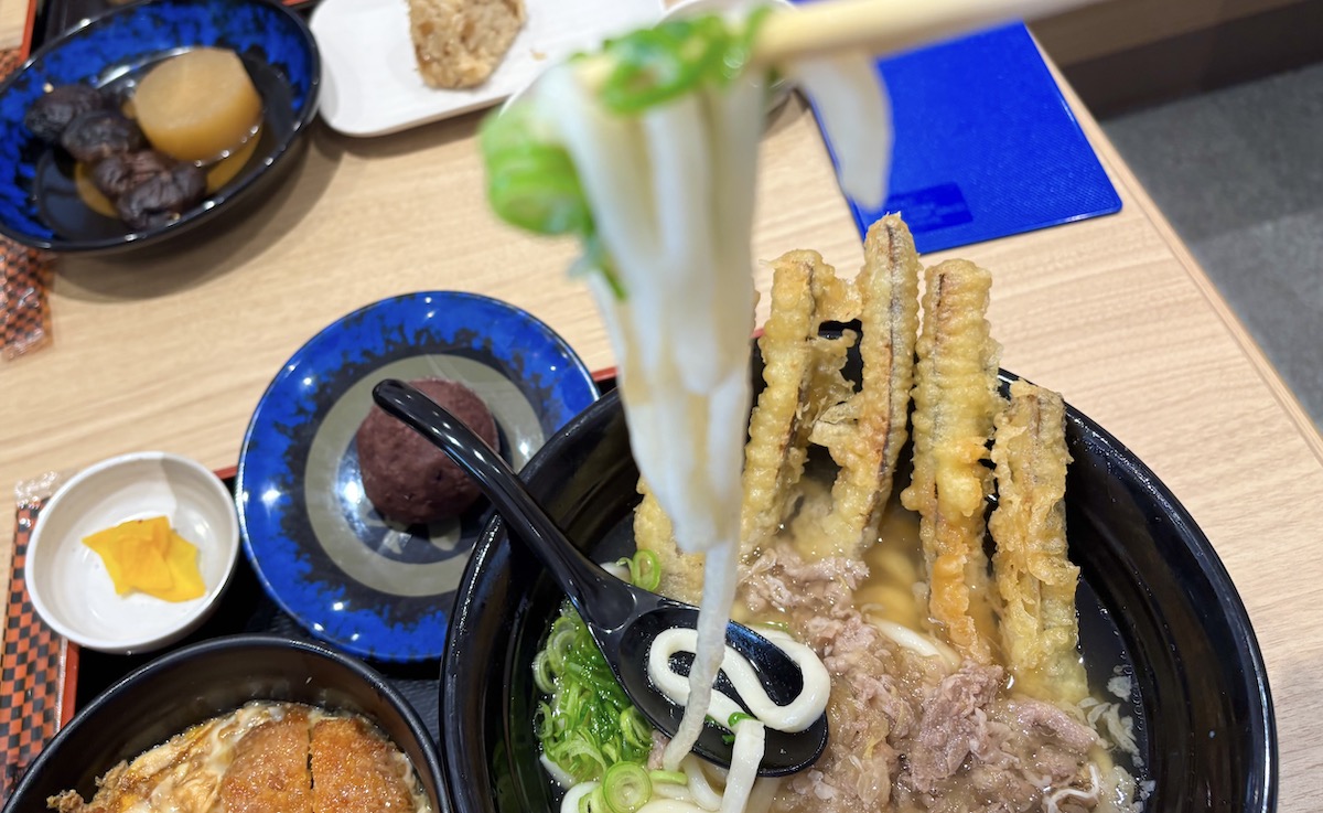 【資さんうどん】関東4店舗目、足立鹿浜店の待ち時間は？　人気看板メニューと気になるアレ、食べて来た！の画像8