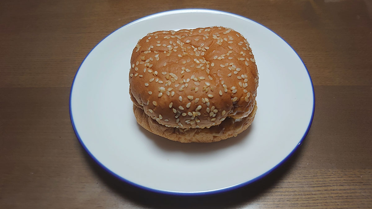 【自販機グルメ】埼玉「テラバーガー」2号店も登場！　390円「肉厚ジューシーなパテ」に驚がく！の画像12