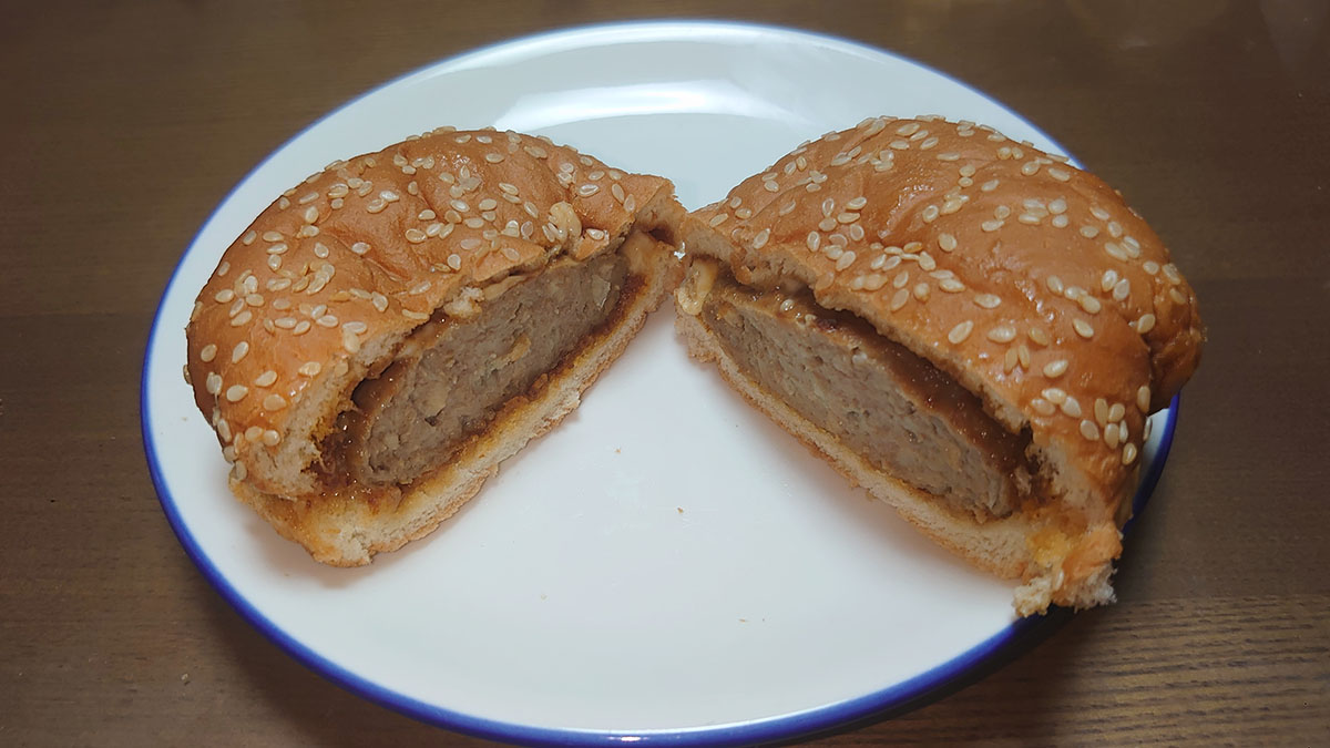 【自販機グルメ】埼玉「テラバーガー」2号店も登場！　390円「肉厚ジューシーなパテ」に驚がく！の画像14