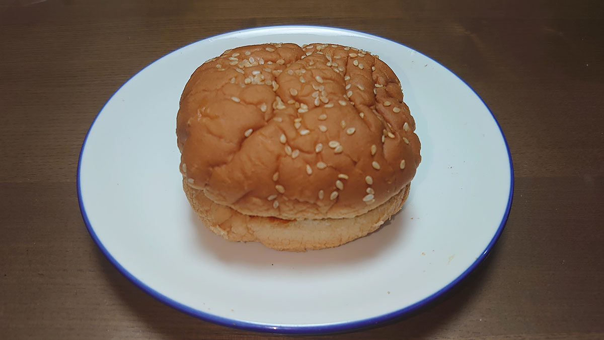 【自販機グルメ】埼玉「テラバーガー」2号店も登場！　390円「肉厚ジューシーなパテ」に驚がく！の画像17