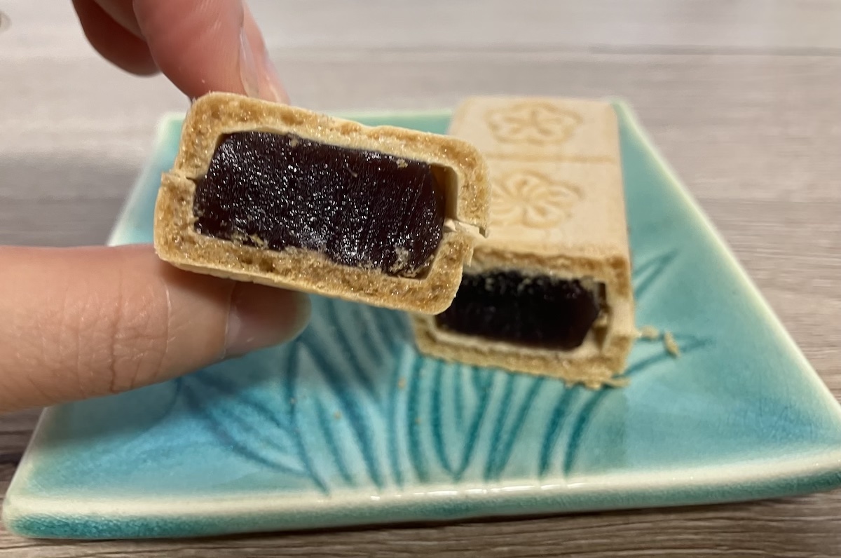 大人気で品薄【ベルク】172円「最中こしあん」、食べたら「なにこれ」！　思わず笑っちゃうおいしさの画像11