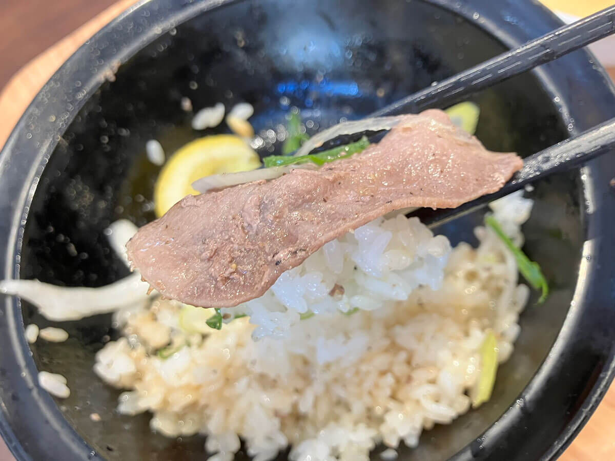 【牛角】のフードコート専門焼肉店とは？　「牛カルビ定食」に困惑……でも「豚タン丼」はおいしい！の画像11