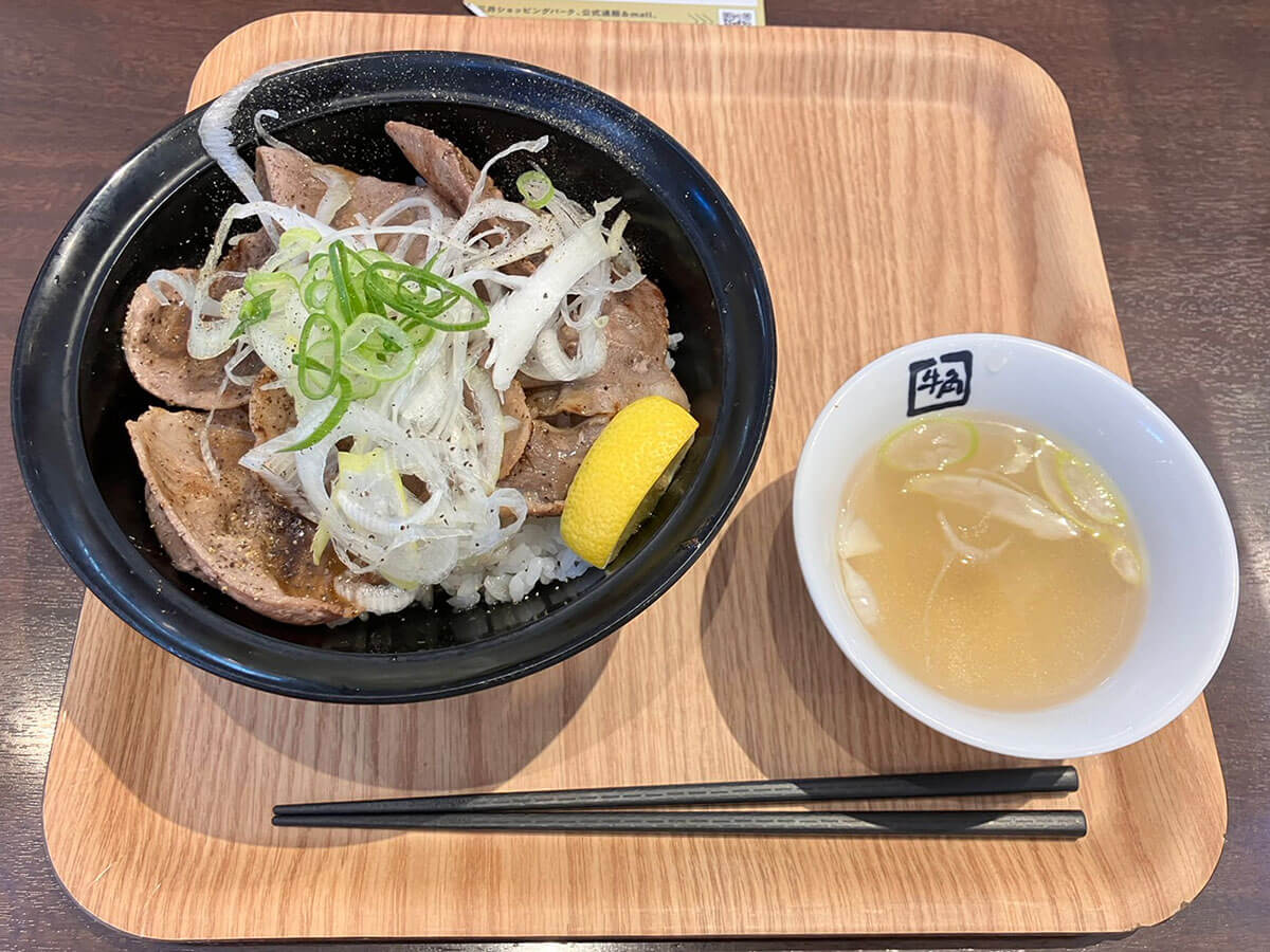 【牛角】のフードコート専門焼肉店とは？　「牛カルビ定食」に困惑……でも「豚タン丼」はおいしい！の画像5