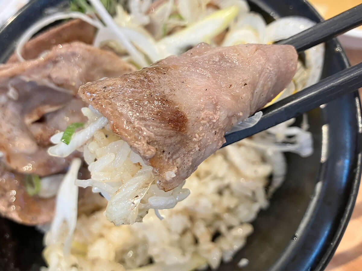【牛角】のフードコート専門焼肉店とは？　「牛カルビ定食」に困惑……でも「豚タン丼」はおいしい！の画像8