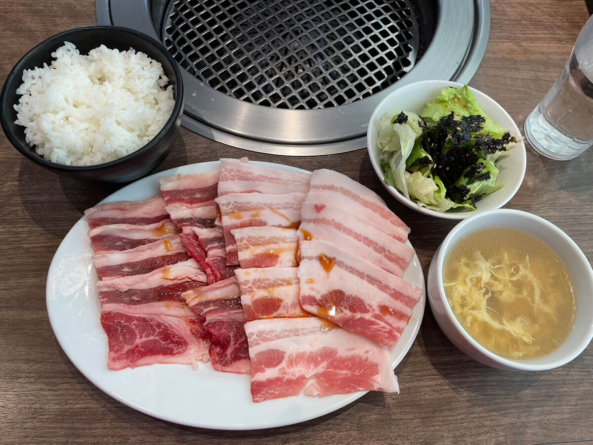 【牛角食べ放題専門店】平日ランチ、おすすめ定食は1,078円「ダブルカルビ定食」！　全4メニュー実食！　の画像3