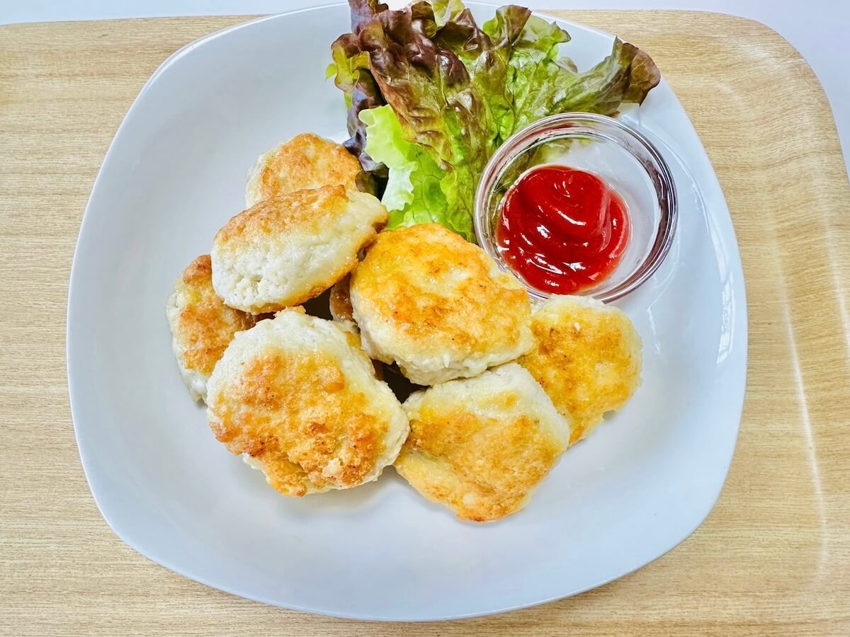 子どもの「おなかすいたぁ」から10分で完成、【秒でなくなるチキンナゲット】レシピがスゴい！の画像1