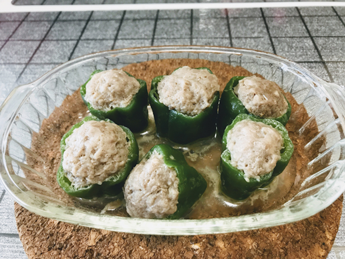 簡単すぎて心配になるレシピ、レンチン5分「ピーマン肉詰め」作ったらビックリのおいしさ！の画像1