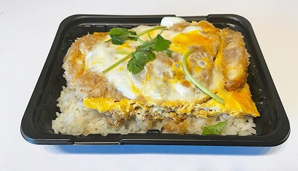 オーケー、マルエツ、トライアルなど【スーパーのカツ丼】8品実食！　「肉が厚い」スーパーは？