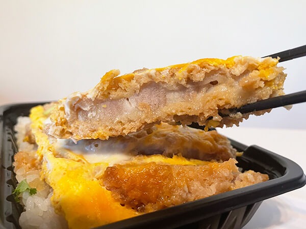 オーケー、トライアル、ヤオコーほか「かつ重」6つ食べてみた！　低価格で一番おいしいのは？の画像3
