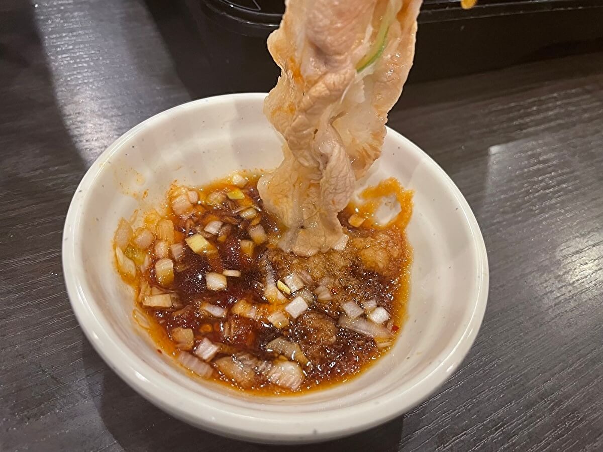 【しゃぶ葉】店員おすすめの「タレ薬味アレンジ」がおいしすぎ！　ジャンクな味でリピ確定の画像4