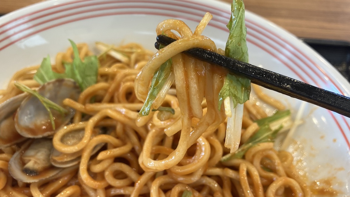 【リンガーハット】50店舗でしか食べられない「700円パスタ」とは？　ナポリタン食べたら「ジョリパ超え」「麺モッチモチ」の画像9