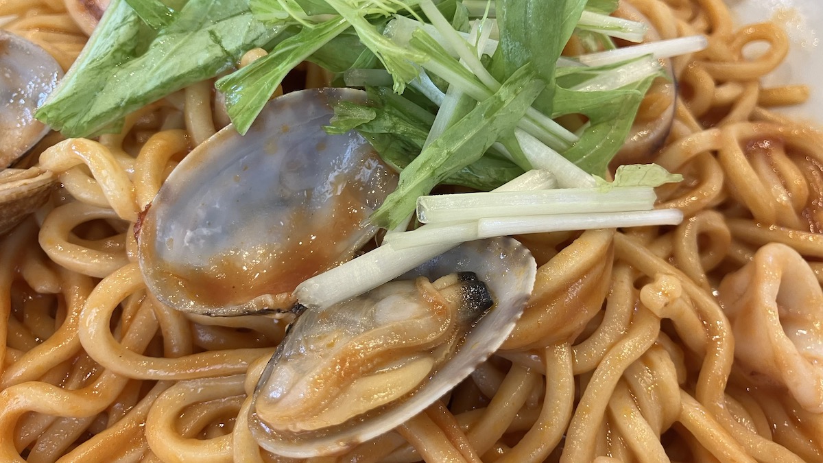 【リンガーハット】50店舗でしか食べられない「700円パスタ」とは？　ナポリタン食べたら「ジョリパ超え」「麺モッチモチ」の画像5