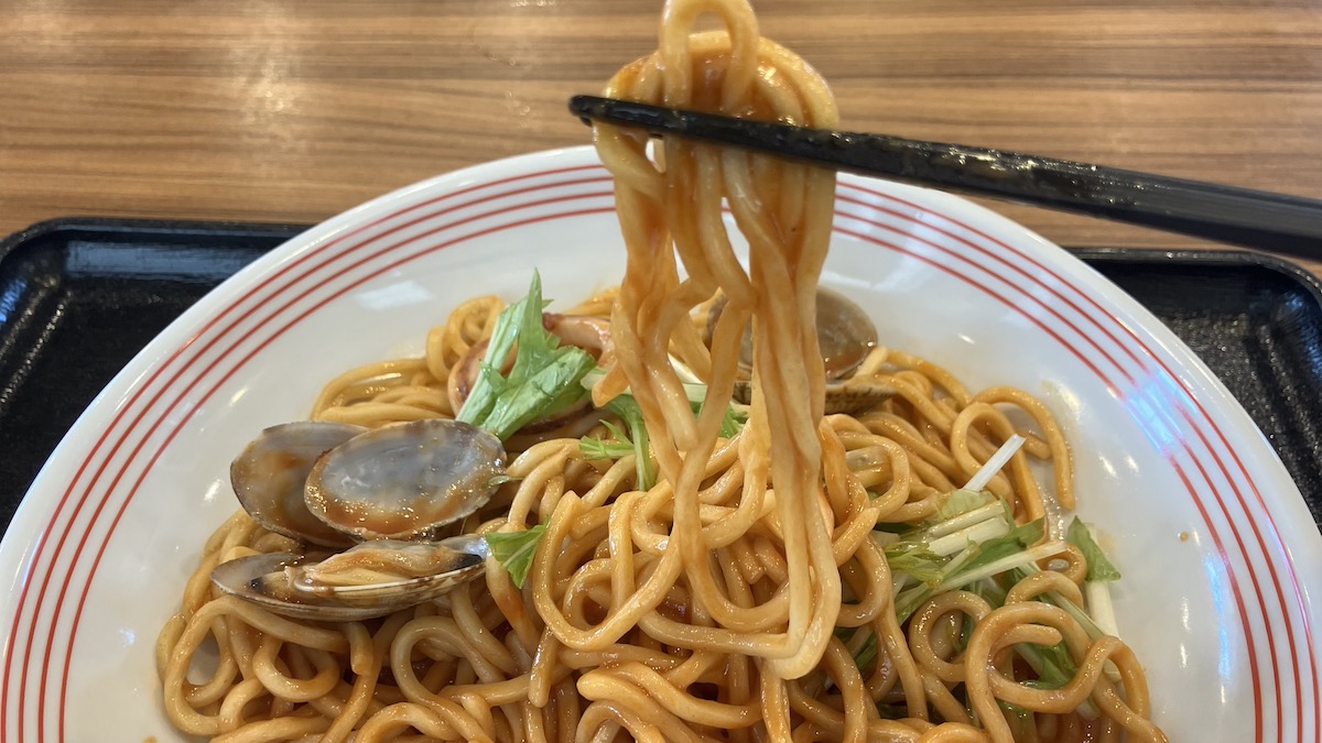 【リンガーハット】50店舗でしか食べられない「700円パスタ」とは？　ナポリタン食べたら「ジョリパ超え」「麺モッチモチ」の画像7