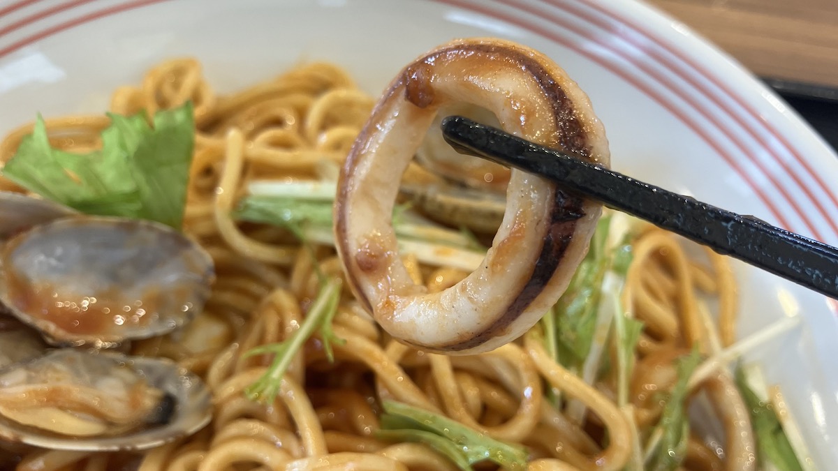 【リンガーハット】50店舗でしか食べられない「700円パスタ」とは？　ナポリタン食べたら「ジョリパ超え」「麺モッチモチ」の画像6
