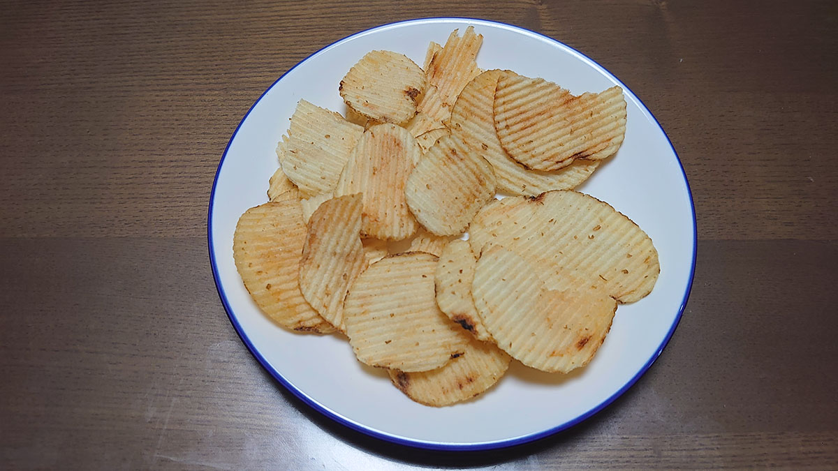 【トップバリュ】歯の調子が悪い人は気を付けて！　321円「グルメポテトチップス」かなりの“ガチガチ食感”！の画像5