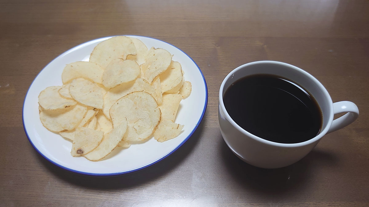 「カルビーより濃厚！」【トップバリュ】安い「ポテトチップス」4品実食、ベストワンは？の画像6