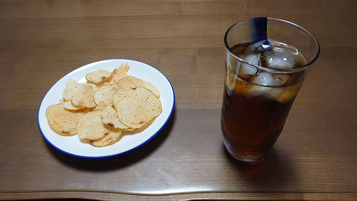 【トップバリュ】歯の調子が悪い人は気を付けて！　321円「グルメポテトチップス」かなりの“ガチガチ食感”！の画像6