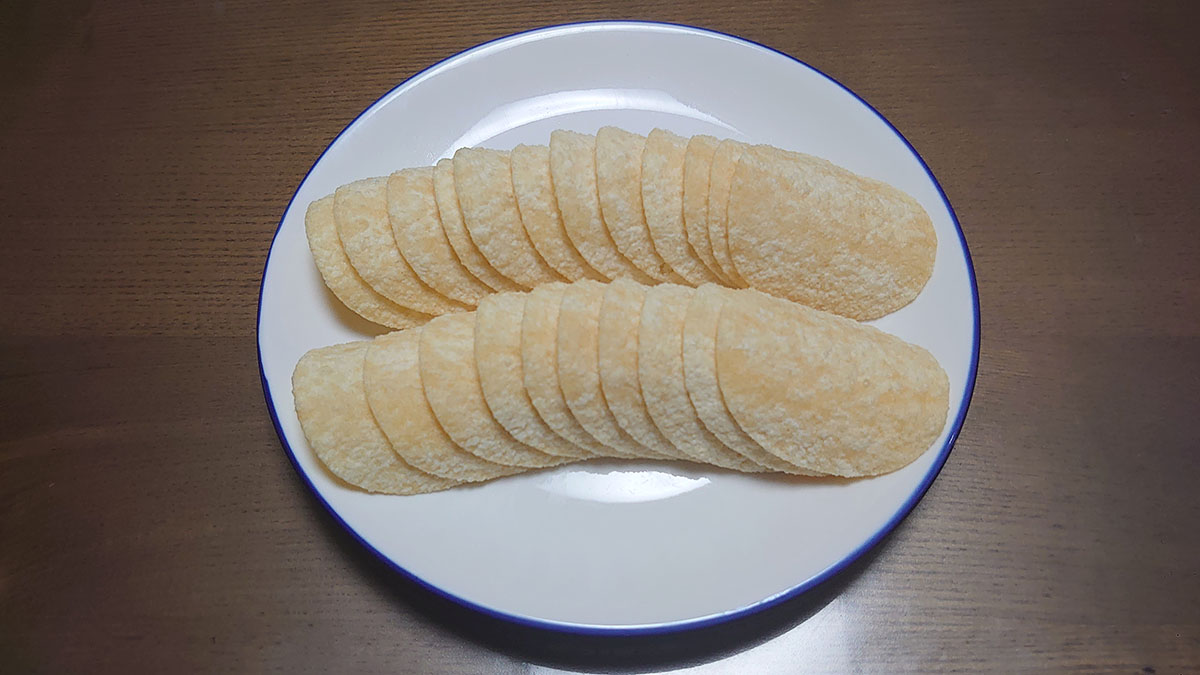 【トップバリュ】プリングルズ系「ポテトチップス」5品を実食！　ジャンクな「サワークリームオニオン味」に大満足の画像7