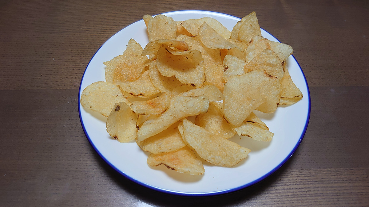【トップバリュ】添加物・原材料に配慮「ポテトチップス」4品の味わいは？　105円「のりしお味」に驚き！の画像9