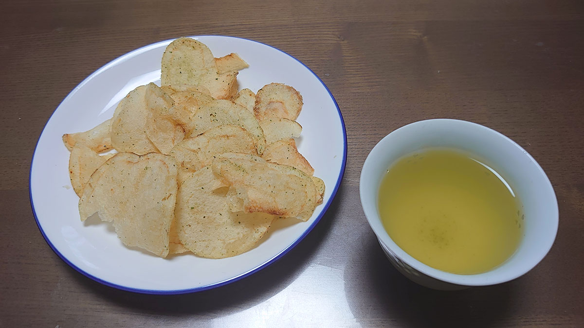 「カルビーより濃厚！」【トップバリュ】安い「ポテトチップス」4品実食、ベストワンは？の画像10