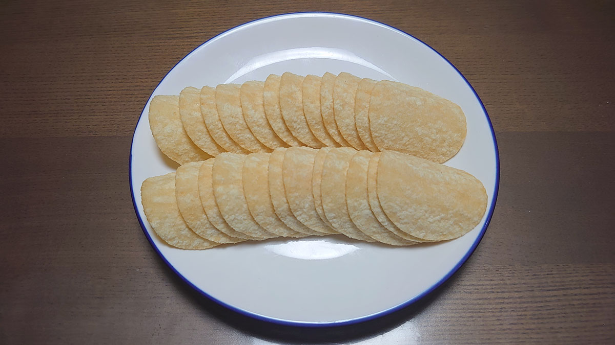 【トップバリュ】プリングルズ系「ポテトチップス」5品を実食！　ジャンクな「サワークリームオニオン味」に大満足の画像10