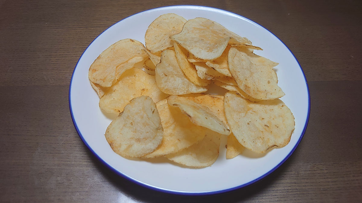 「カルビーより濃厚！」【トップバリュ】安い「ポテトチップス」4品実食、ベストワンは？の画像13