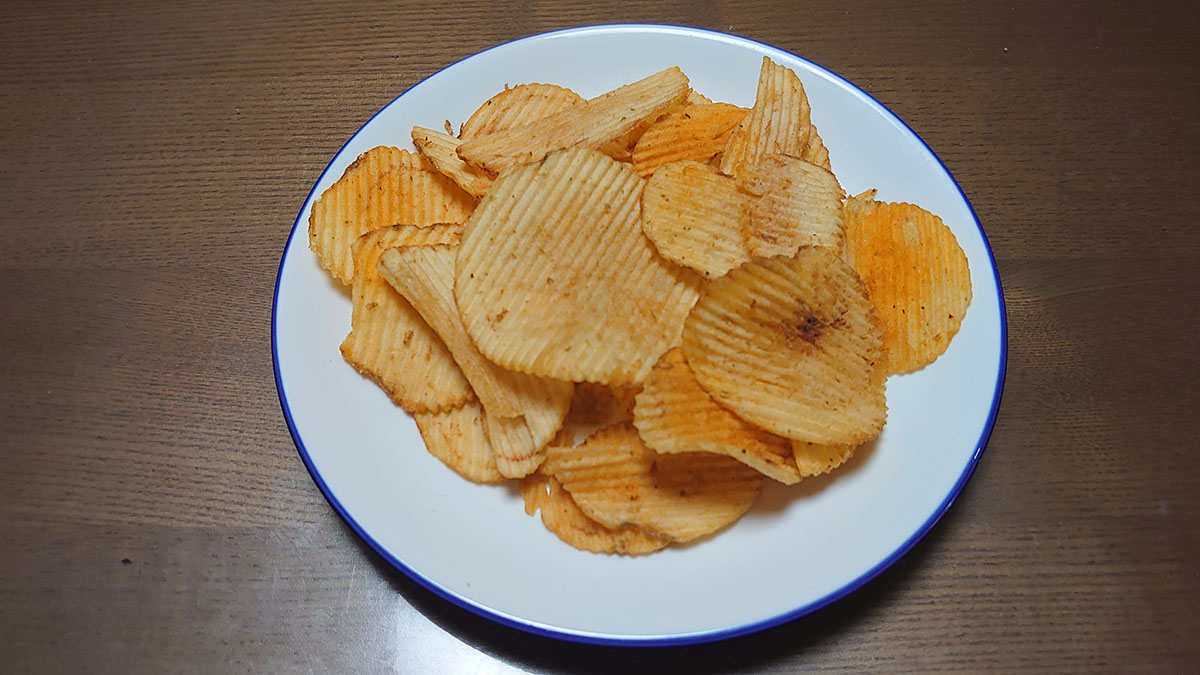 【トップバリュ】歯の調子が悪い人は気を付けて！　321円「グルメポテトチップス」かなりの“ガチガチ食感”！の画像13