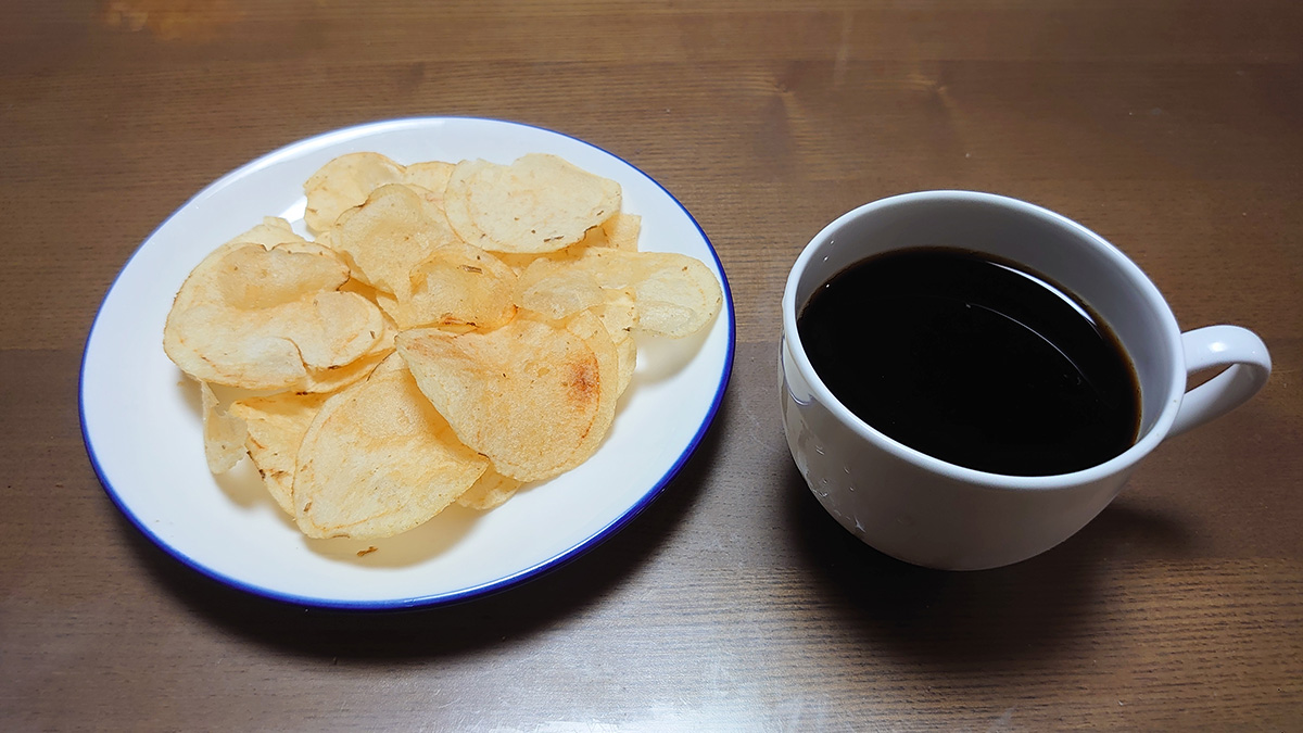 【トップバリュ】添加物・原材料に配慮「ポテトチップス」4品の味わいは？　105円「のりしお味」に驚き！の画像14