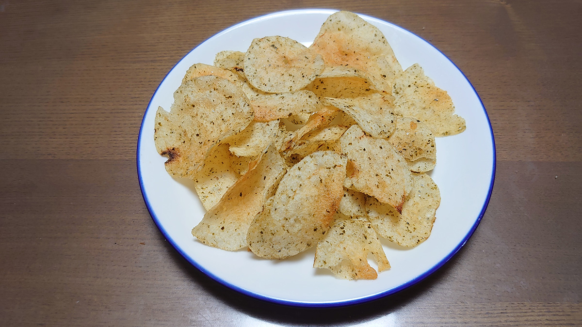 【トップバリュ】添加物・原材料に配慮「ポテトチップス」4品の味わいは？　105円「のりしお味」に驚き！の画像17