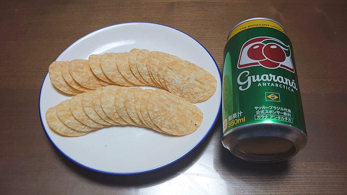 【トップバリュ】プリングルズ系「ポテトチップス」5品を実食！　ジャンクな「サワークリームオニオン味」に大満足の画像17