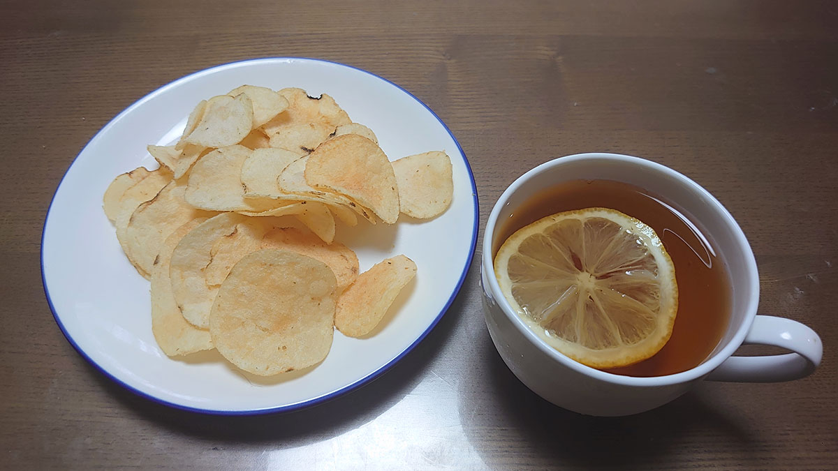 「カルビーより濃厚！」【トップバリュ】安い「ポテトチップス」4品実食、ベストワンは？の画像18