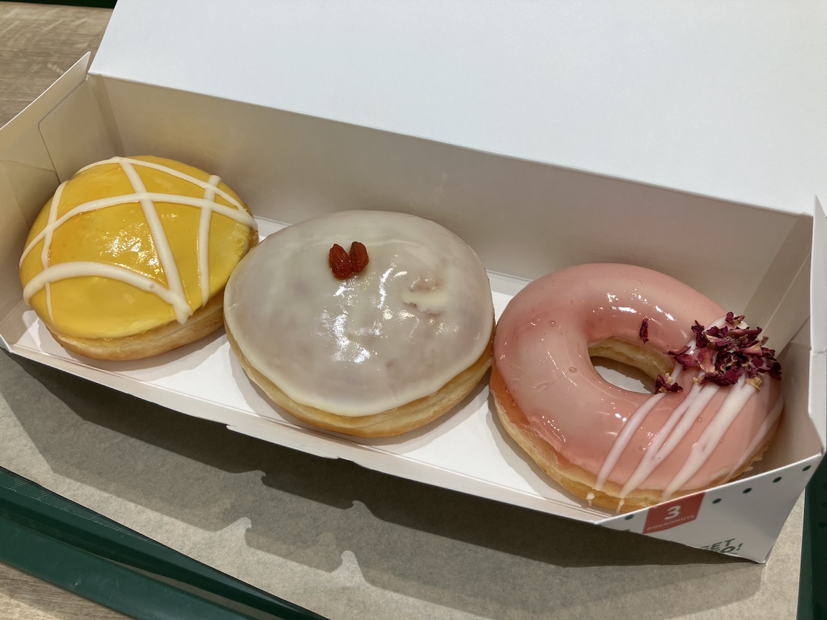 出店増加【クリスピー・クリーム・ドーナツ】期間限定378円「杏仁豆腐」が最高！　濃厚な杏仁クリームが絶品！の画像2