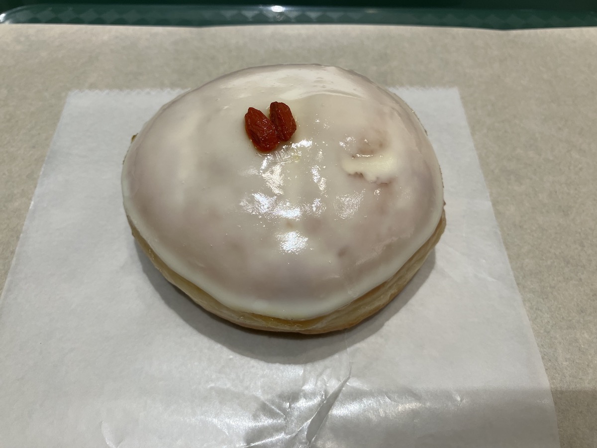 出店増加【クリスピー・クリーム・ドーナツ】期間限定378円「杏仁豆腐」が最高！　濃厚な杏仁クリームが絶品！の画像3