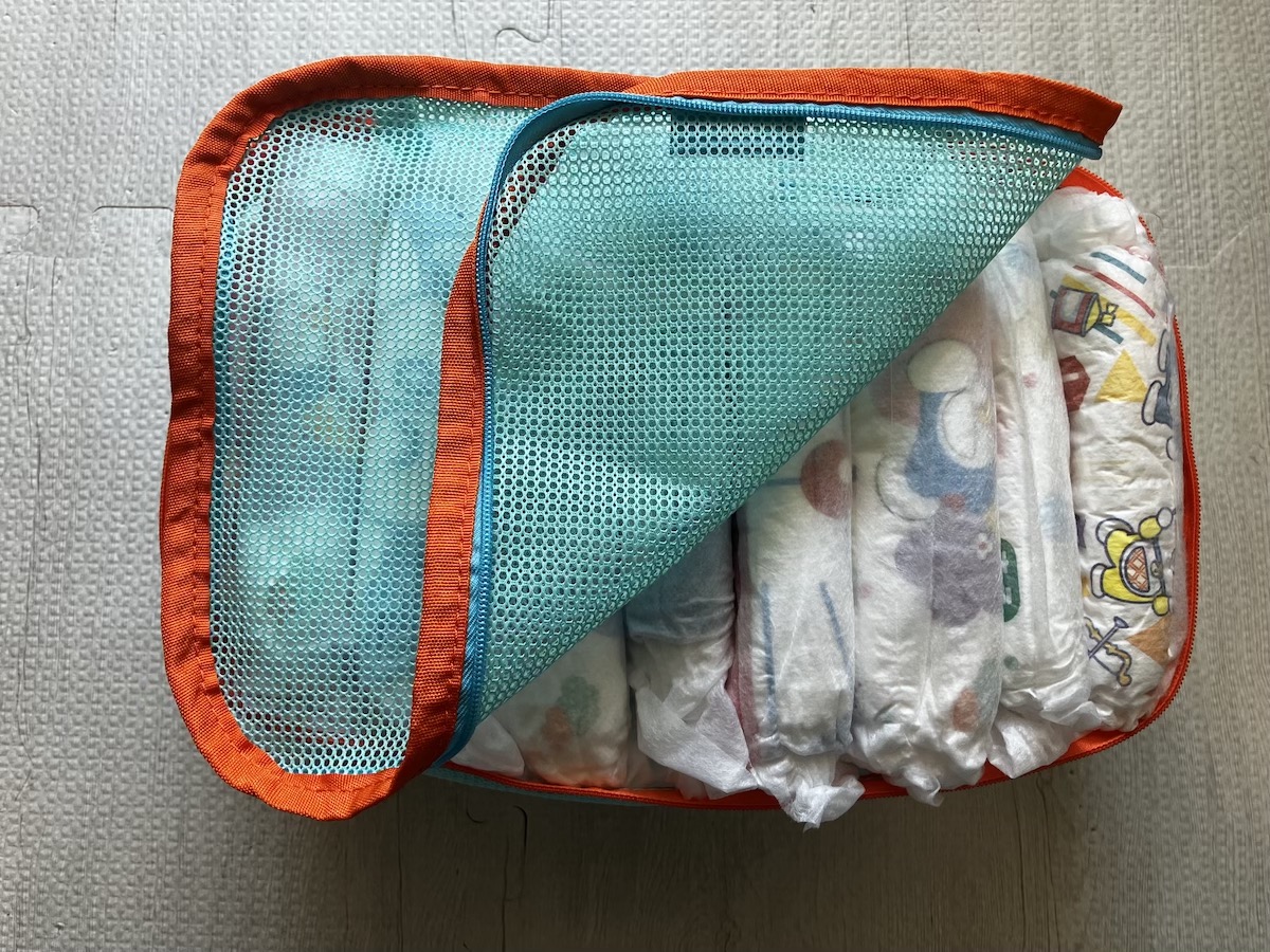 【3COINS】新作550円「洗えるトラベル衣類収納」ずぼらパッキングにぴったり！　たったひとつの難点は？の画像5