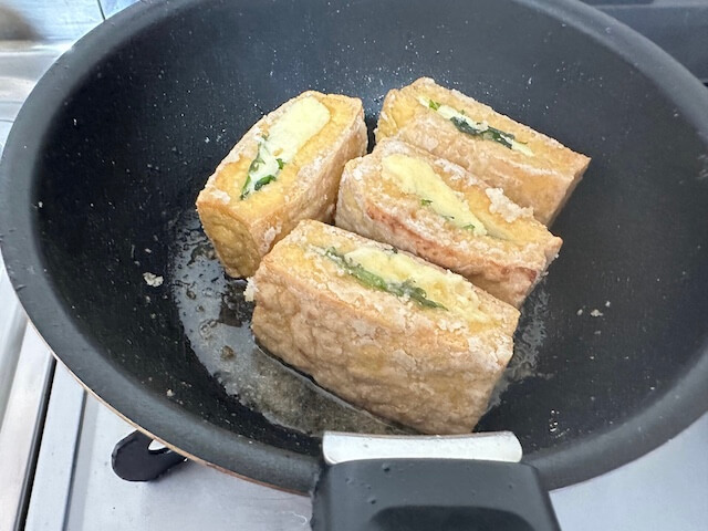 「絶対作って！」すき焼きのタレ＋しそとチーズ挟んだ【厚揚げ】、食べると震えるおいしさ！の画像4