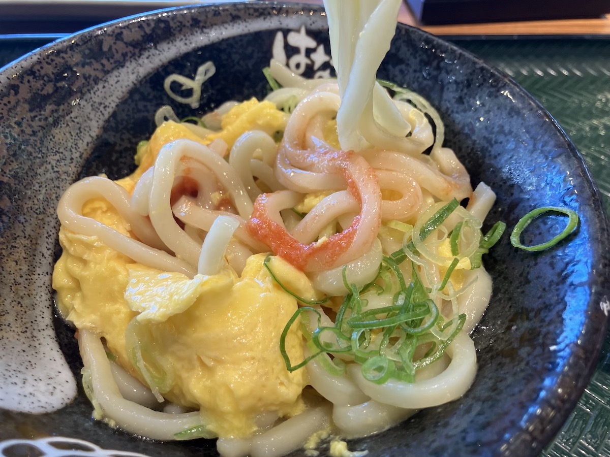 オーダーすると店員ざわつく！　【はなまるうどん】820円「3日間限定うどん」その正体は？の画像7