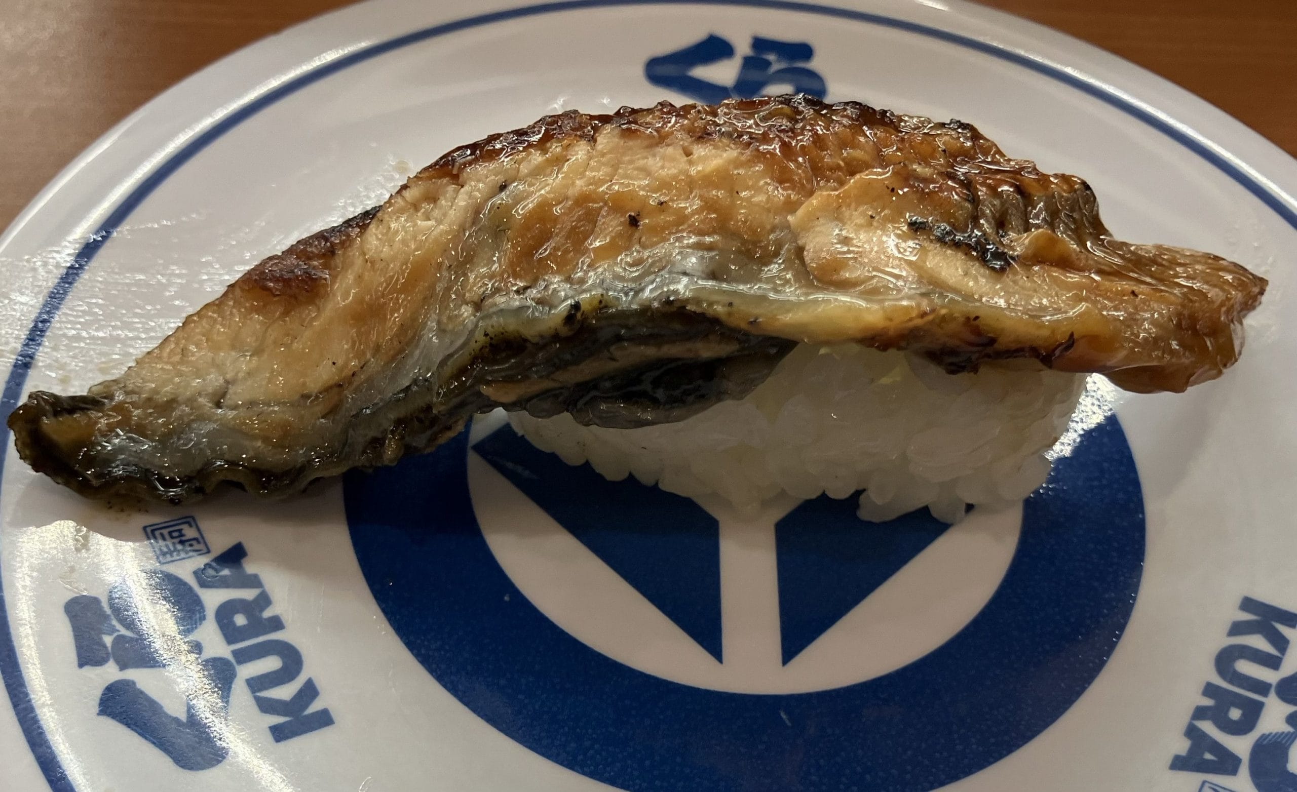 【くら寿司】ランチ830円「うな丼」、食べたら意外なおいしさ！　うなぎのタレかけ放題で最高！の画像9