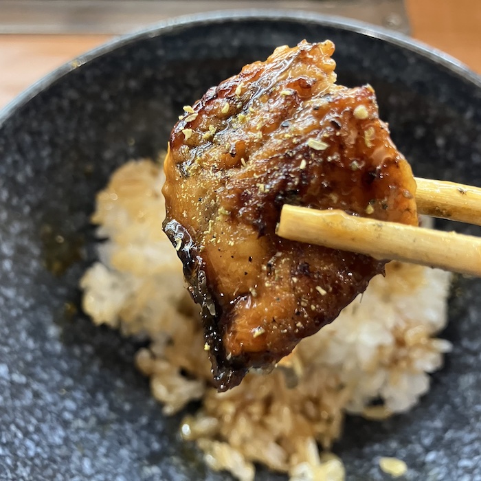 【くら寿司】ランチ830円「うな丼」、タレがジャブジャブかけ放題!?　うなぎの食感にビックリの画像1