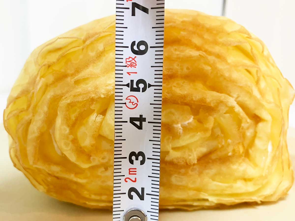 【ロピア】わくわくが止まらない！　大人気「1キロミルクレープ」（1942円）、ド迫力の見た目でとろける味わい！の画像9