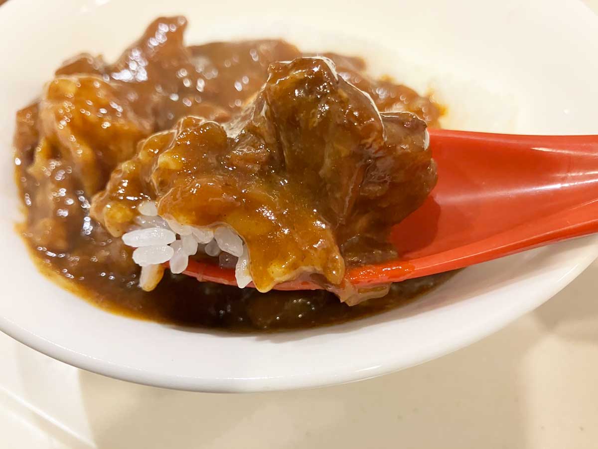 【ロピア】背徳感がヤバすぎる「お肉屋さんのカレー」、1058円で“牛肉の塊”がゴロゴロでびっくり！の画像11
