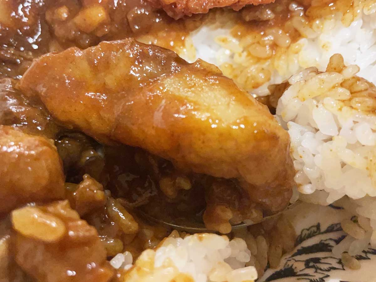 【ロピア】背徳感がヤバすぎる「お肉屋さんのカレー」、1058円で“牛肉の塊”がゴロゴロでびっくり！の画像12