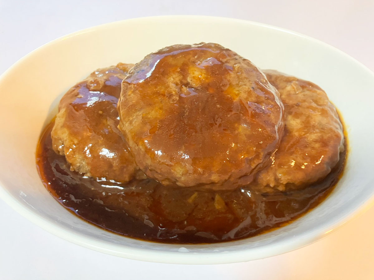 【ロピア】3個753円「煮込みハンバーグ」は独特な食感がおもしろい!?　ソースでごはんが進む！の画像1