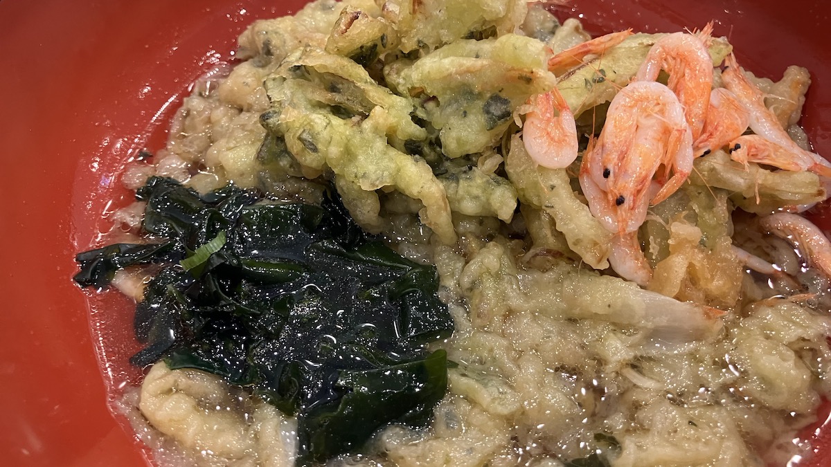 食べられるのは1日だけ！【丸亀製麺】激レアメニュー「桜えびと茶葉衣のかき揚げ」640円がスゴかったの画像11