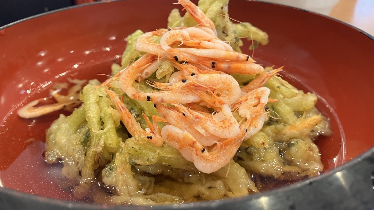 食べられるのは1日だけ！【丸亀製麺】激レアメニュー「桜えびと茶葉衣のかき揚げ」640円がスゴかったの画像6