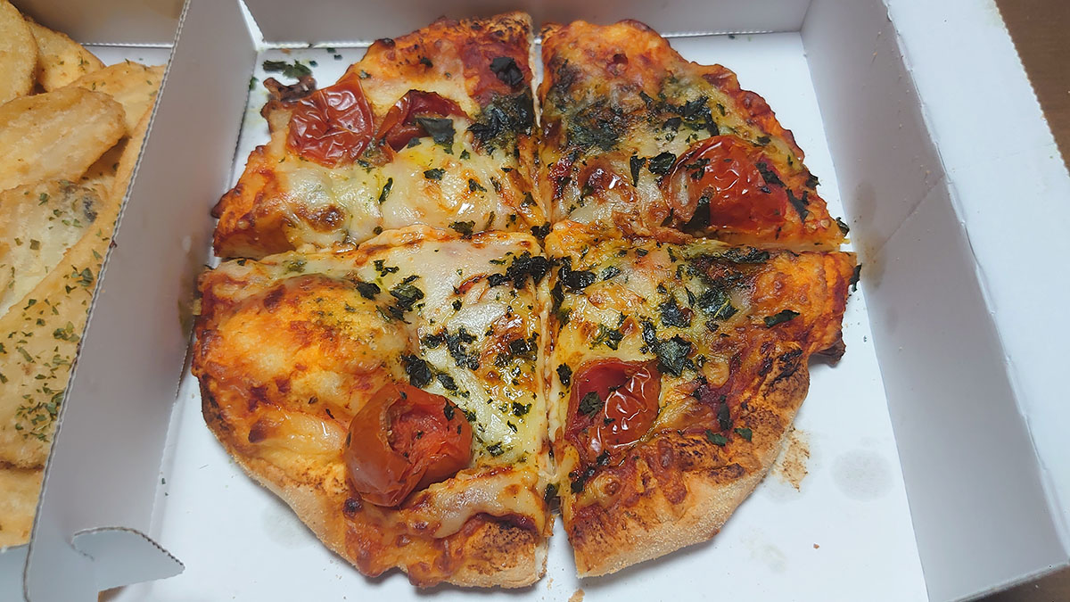 【ドミノ】と【ヤオコー】900円以下「マルゲリータ」ホールピザ食べ比べ！　コスパ◎で満足度が高いのは？の画像7