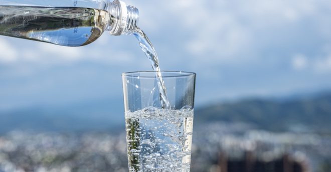 炭酸抜けない＆コスパ最強【炭酸水】はどれ!?　ウィルキンソン、業スーやドンキなどと比較